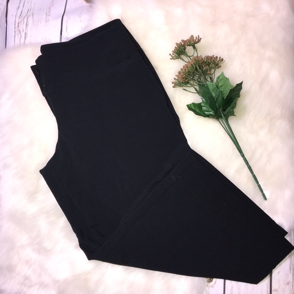 Woman’s GUESS Jeans Dress Slacks Capris Size 24